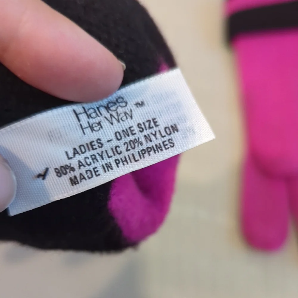 Vintage Knit Gloves with‎ Button Detail